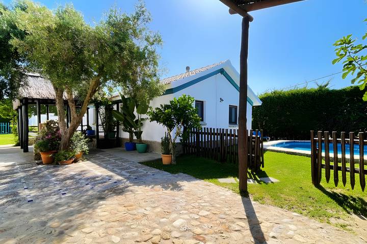 Vacation rental for 4 people, with yard and children pool, kid friendly in El Palmar (Andalusia)