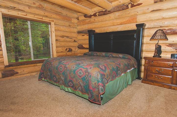 Log cabin for 12 people, with terrace, with pets in Island Park