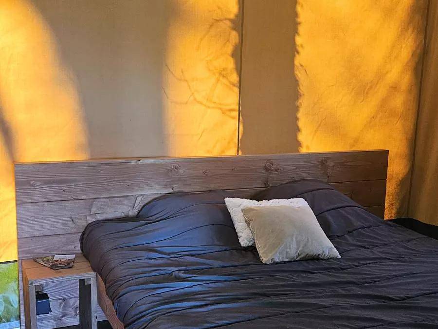 Camping Domaine de La Serre - Safarizelt 6 personen - Wood Lodge Xl 4 Zimmer 6 Personen in Aigues-Vives (Ariège), Ariège