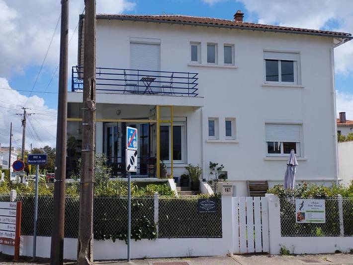 Chambre d’hôte pour 4 personnes, avec Balcon et Terrasse ainsi que Jardin et Vue à Saint-Georges-de-Didonne