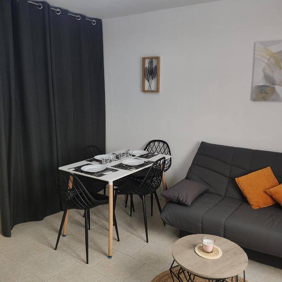 Appartement entier, One-Bedroom Apartment in Noyon, Oise