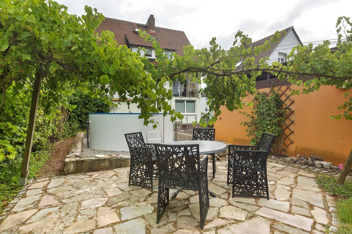 Ganze Wohnung, Ferienwohnung 'Ruhepol, 75qm' mit Gemeinschaftspool, Gemeinschaftsgarten und Wi-Fi in Vellmar, Hessisches Bergland