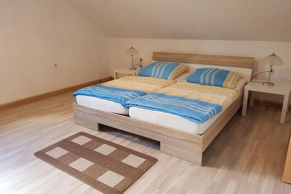 Ganze Wohnung, Modern gestaltete Ferienwohnung (67qm) mit Südbalkon und Bergblick in Spiegelau, Ostbayern