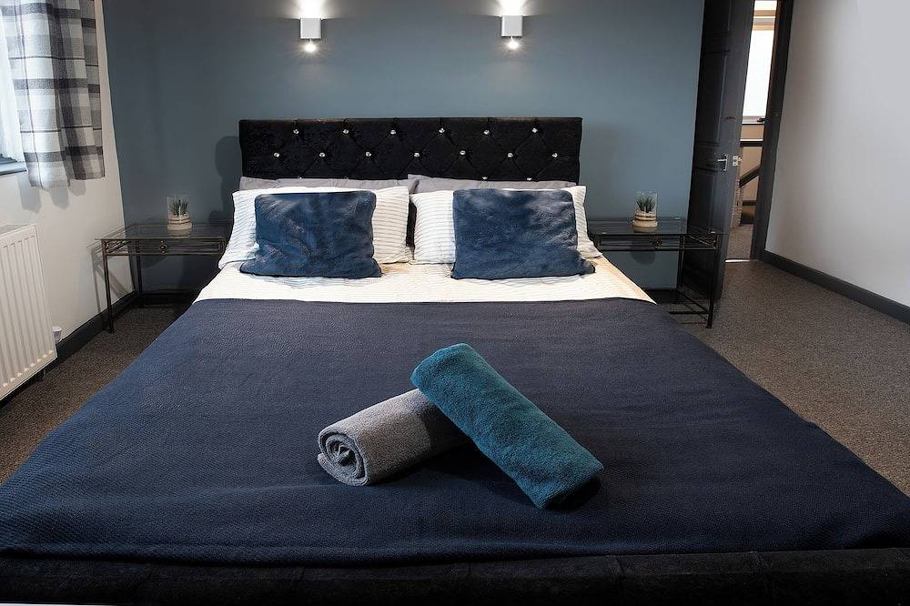 Stylish 3 bedroom Wigan House sleeps 7 in Wigan, Grand Manchester