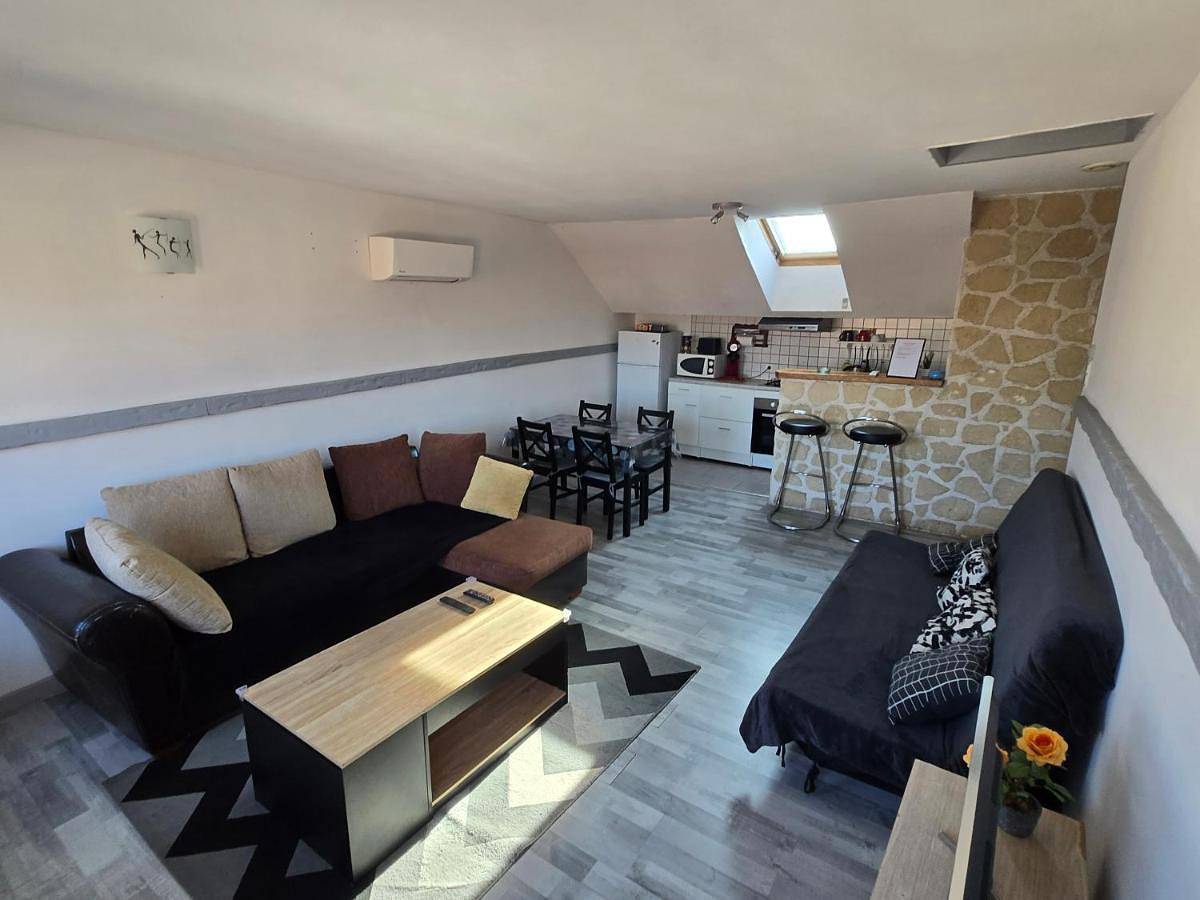 Appartement entier, One-Bedroom Apartment in Decize, Nièvre