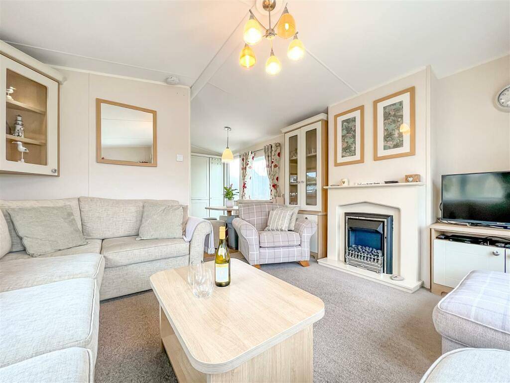 Pottsville Cabin Sleeps 4 with Deck in Praa Sands, Cornwall
