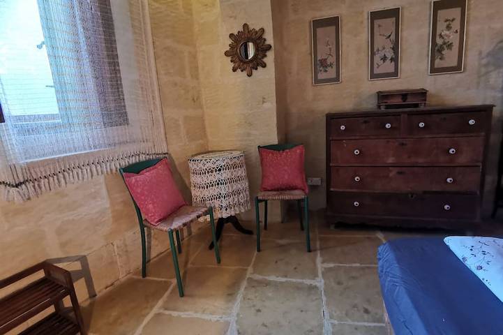 Romantisches Landhaus, 9 Pers., 4 Schlafzimmer, privater Pool, Meerblick, Wifi in Nadur, Gozo