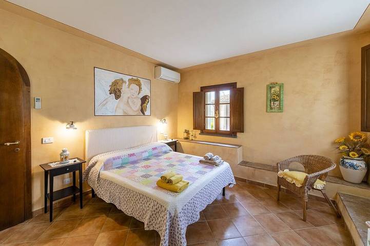 Agriturismo Pisa Hills-Girasole. Area Esterna Privata. Piscina & Jacuzzi. in Terricciola, Pisa e dintorni