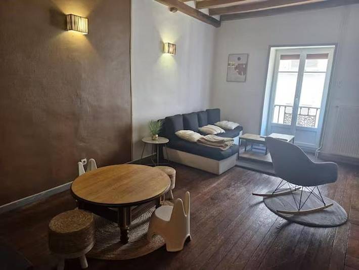 Location de vacances pour 6 personnes, avec balcon, adapté aux familles à Nolay