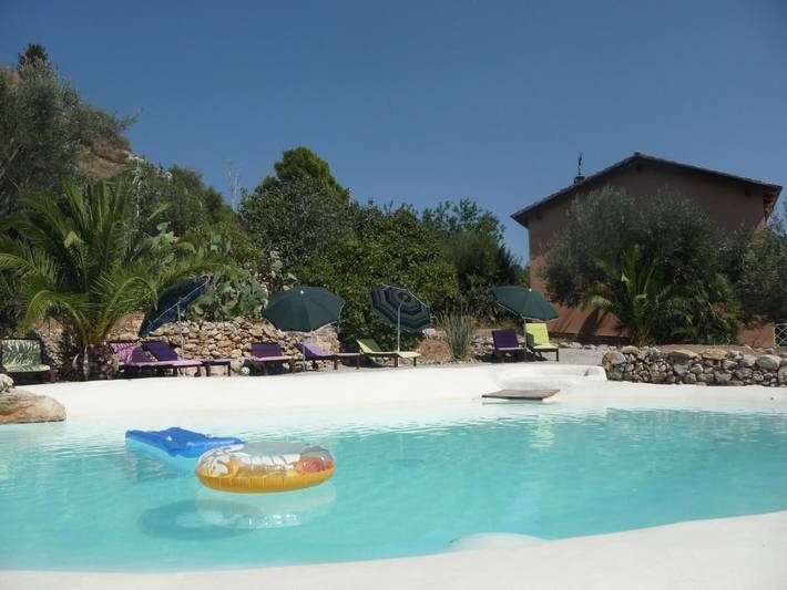 Location de vacances pour 3 personnes, avec piscine et jardin, animaux acceptés à Porticello