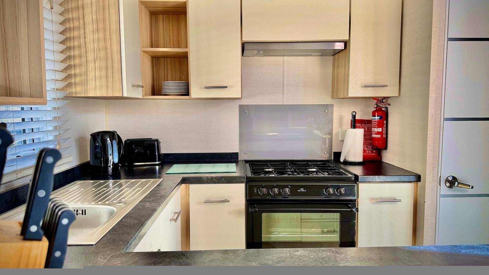 Entire apartment, Marton Mere - 3 Bedroom Caravan- by Holiday Homes in Blackpool Pleasure Beach, North West England