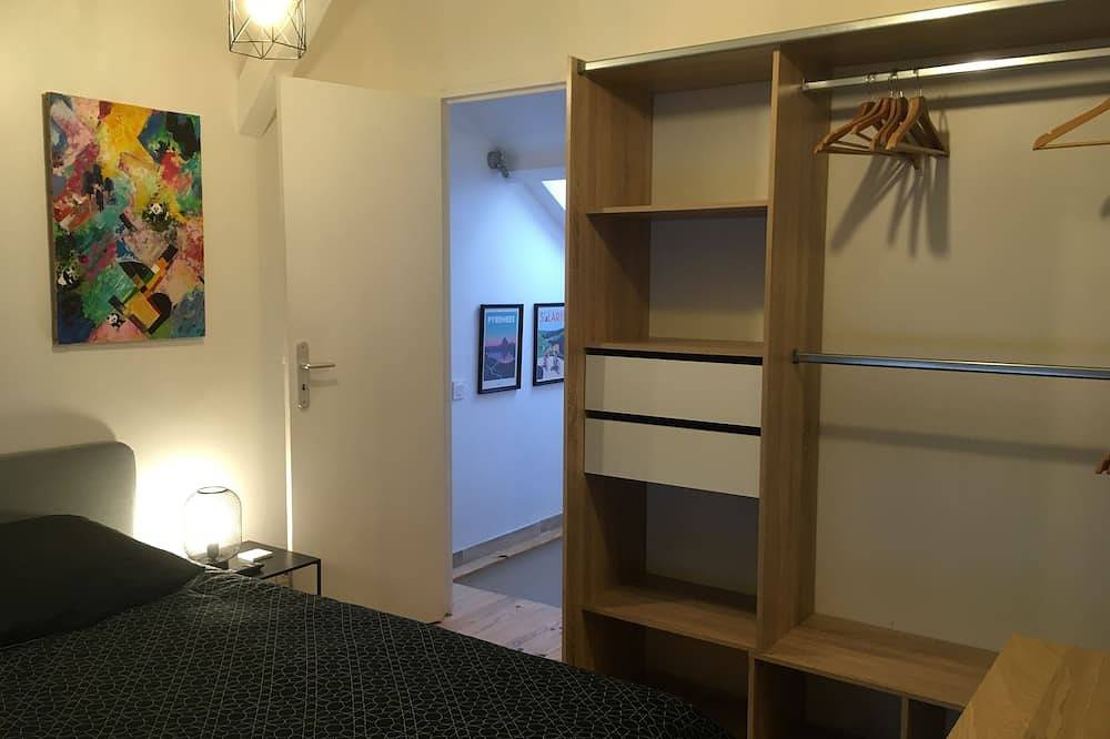 Entire apartment, Apartment-Club-Whirlpool bath-Terrace in Tarbes, Hautes-Pyrénées