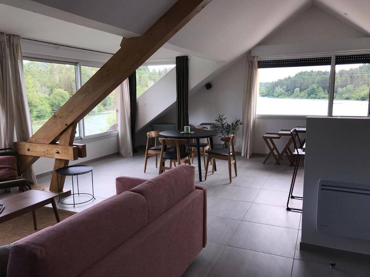 Appartement entier, Studio with Sea View in Pont-de-Poitte, Jura Francais