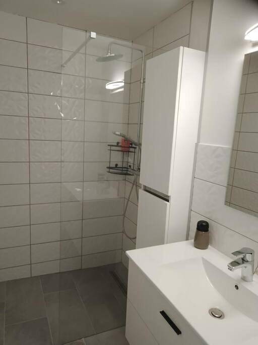Appartement entier, One-Bedroom Apartment in Pérignat-lès-Sarliève, Parc naturel régional des Volcans d'Auvergne