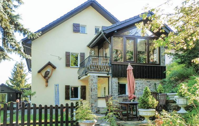 Ganze Ferienwohnung, Charmante Wohnung mit Terrasse, Parkplatz und WiFi, 300m zum Strand in Freiberg, Chemnitz und Umgebung
