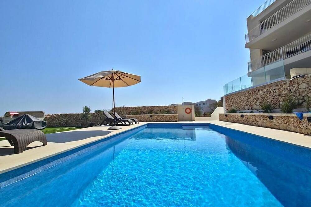 Ganze Wohnung, Gozo Getaway - Large Pool Apartment, 10 mins to Xagħra Square in Xaghra, Gozo