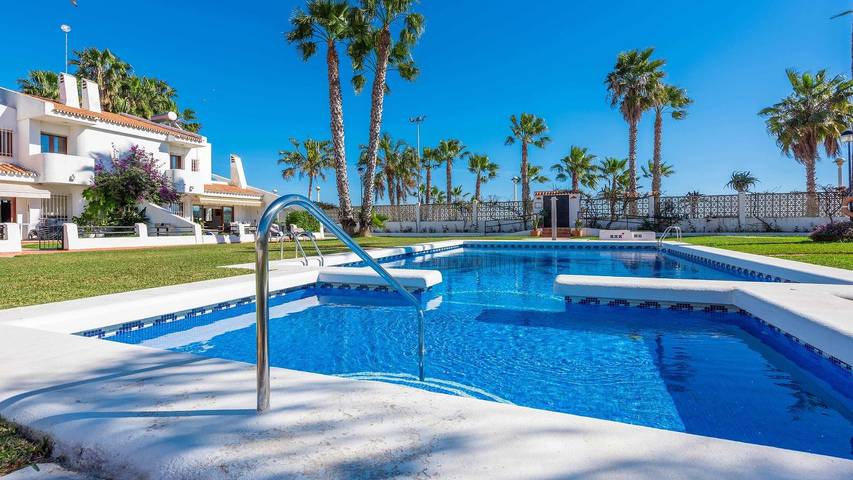 Chalet para 4 personas, con Balcón/Terraza además de Jacuzzi y Piscina en Axarquía - 2
