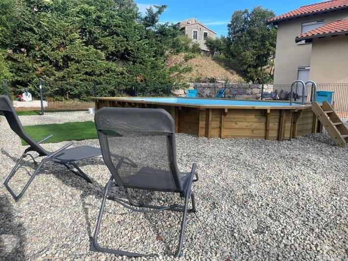 Location de vacances pour 10 personnes, avec piscine et jardin, adapté aux familles à Lachapelle-sous-Aubenas - 4