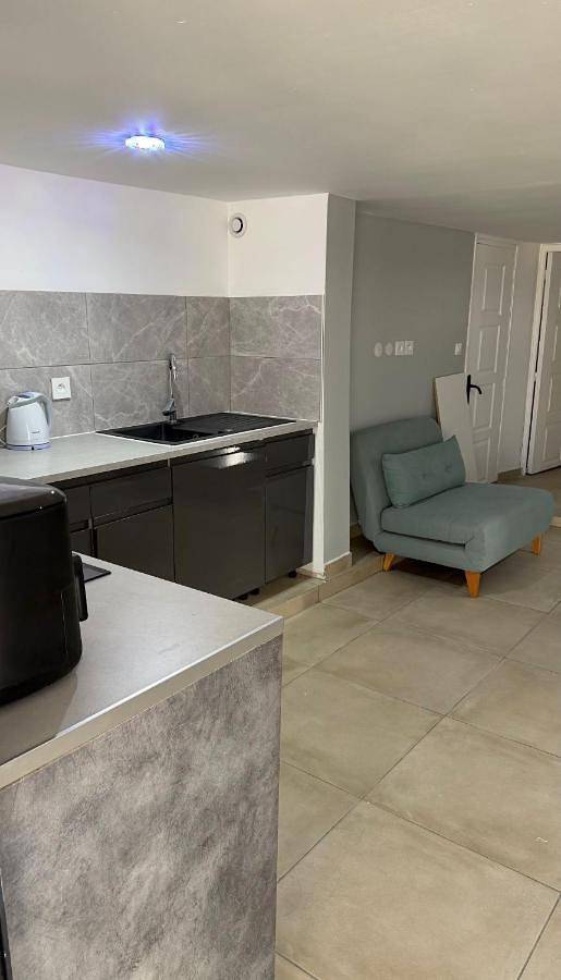 Appartement entier, Appartement moderne climatisé à Caussade Parking & Wifi in Caussade, Quercy