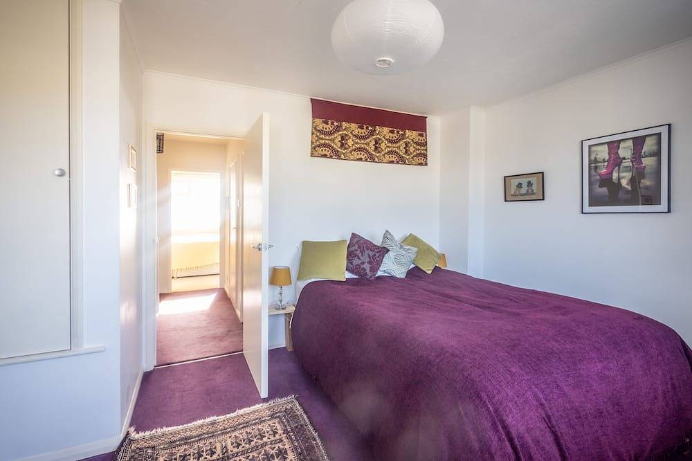 Sunset beach house, right on the seafront in Seaford, East Sussex