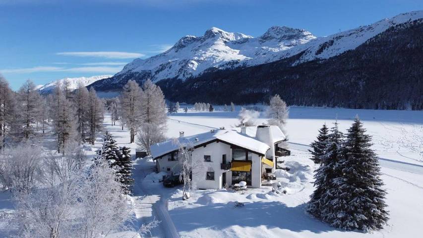 Gîte pour 8 personnes, avec jardin ainsi que vue et sauna dans Sils Maria