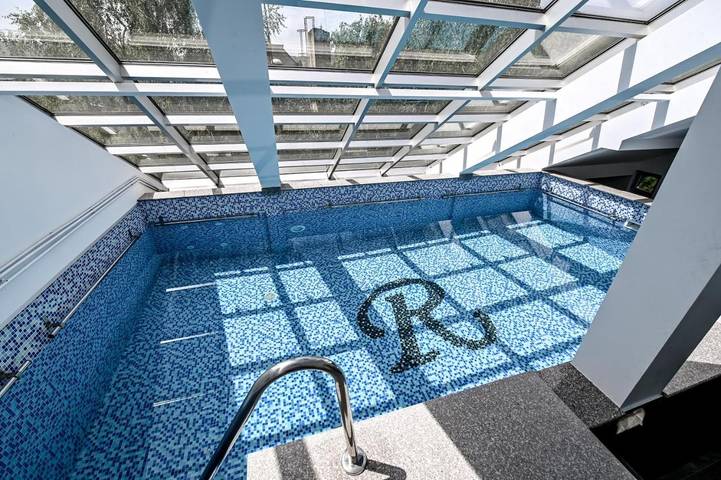 Appart’hôtel pour 4 personnes, avec piscine et bassin pour enfant ainsi que vue et jardin