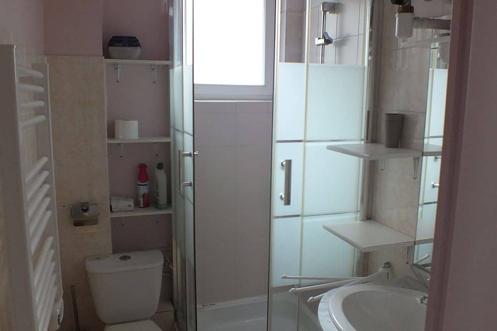 Apartamento entero, Apartment, close to the thermal baths in the town center, on the 2nd floor. in La Bourboule, Parque Natural Regional Volcans d'Auvergne