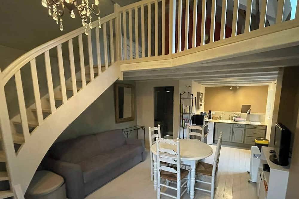 Appartement entier, Le petit Pavillon, situé au coeur des vignobles d’Anjou entre Angers et Saumur in Tuffalun, Vallée de la Loire
