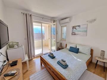 Ferienwohnung für 2 Personen, mit Ausblick und Terrasse, mit Haustier in Budva