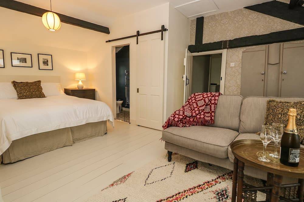 Waterside, family friendly, with open fire in Ravenglass in Ravenglass, Lake District