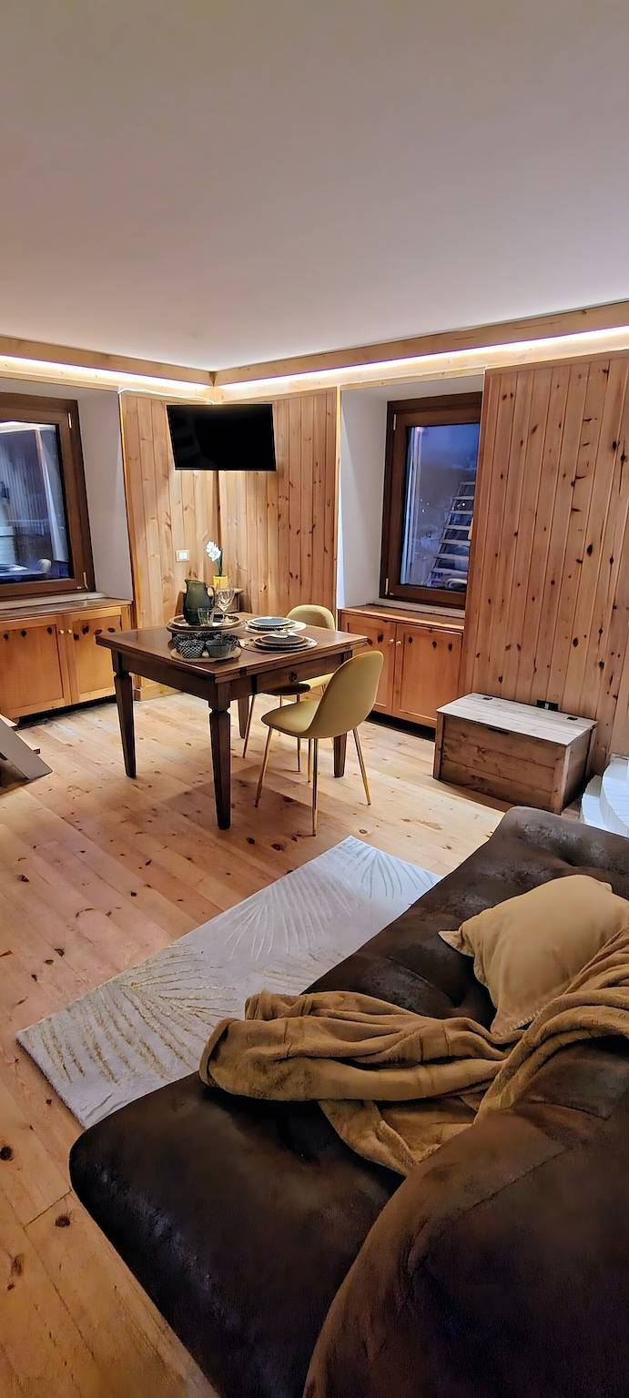 Home Visus, un nid avec vue panoramique et cheminée in Rocca di Mezzo, Parc Naturel Régional Sirente-Velino