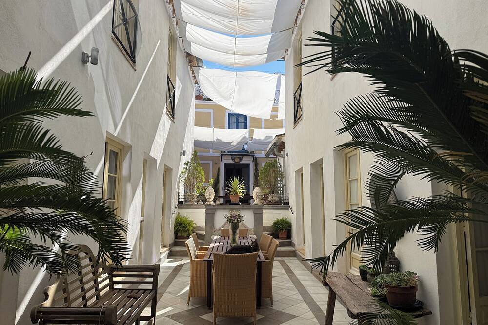 Boutique back house in Andalusian  town home in wonderful Pizarra with Ac in Pizarra, Málaga Provincie