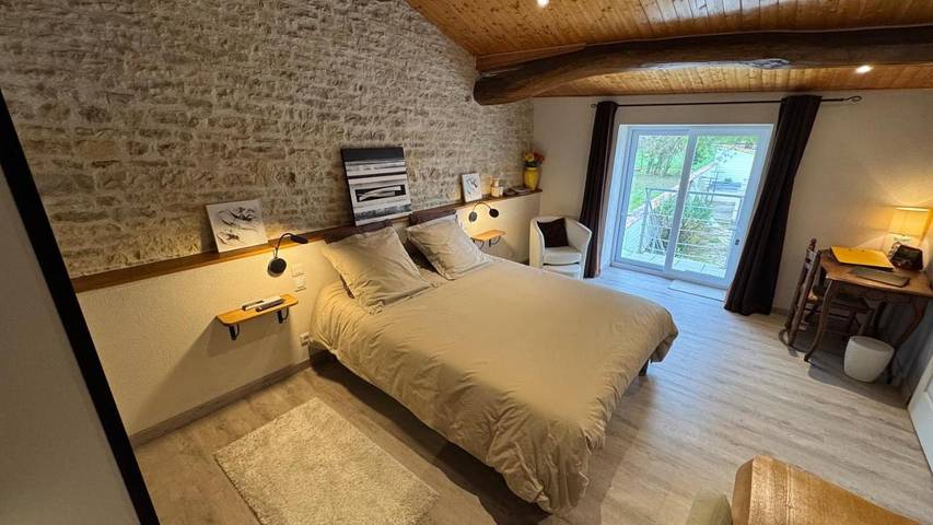 Gîte pour 4 personnes, avec terrasse ainsi que vue et piscine à Le Bourdet - 4