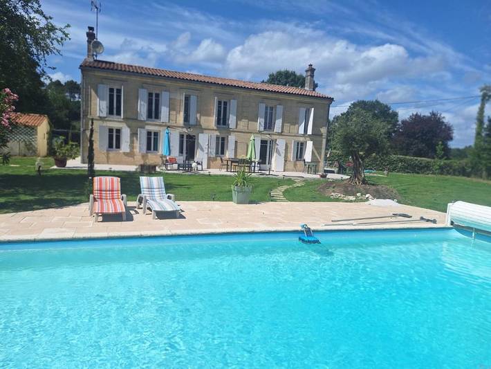 Chambre d’hôte pour 2 personnes, avec Terrasse ainsi que Jardin et Piscine à Saint-Vivien-de-Blaye