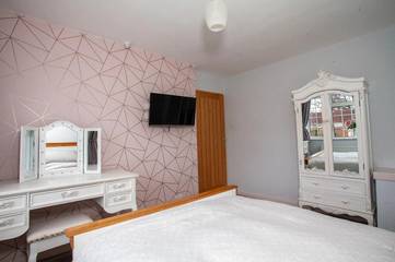 Vacation Rental for 6 Guests in Bracknell, Bracknell Forest, Picture 2