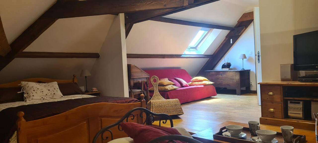 Deluxe Double Room with Shower in Essonne