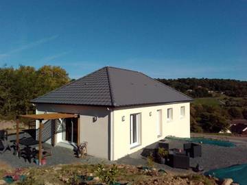 Gîte pour 4 personnes, avec vue et jardin, adapté aux familles à Cublac