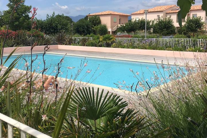 Ferienhaus für 4 Personen, mit Garten und Terrasse sowie Pool, mit Haustier - 1