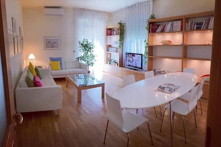 Location de vacances pour 6 personnes, avec jardin ainsi que balcon et jacuzzi à Vérone