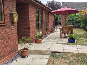 Log Cabin for 2 People in Malvern, Worcestershire, Photo 1