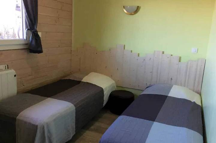 Gîte pour 16 personnes, avec jardin et piscine, animaux acceptés à Saint-Sauveur-en-Rue - 4