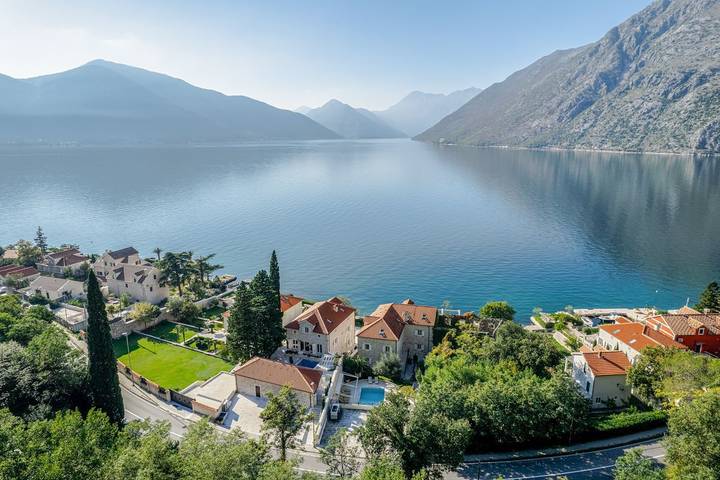 Villa für 14 Personen, mit Terrasse und Pool
