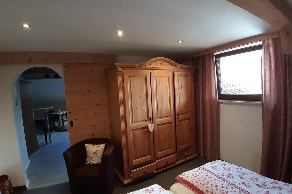 Ganze Wohnung, Appartement 45 qm, 2 Personen, 1 separates Schlafzimmer, Dachgeschoss in Unterwössen, Bayerische Alpen