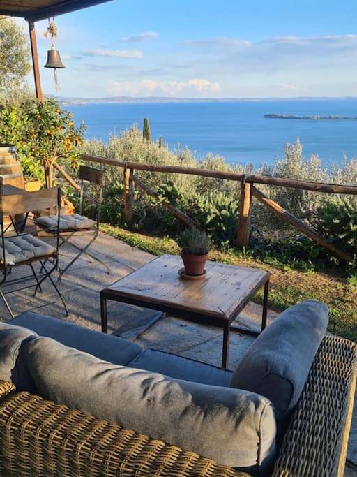 Chalet Montecucco with lake view and jacuzzi in Gardone Riviera, Prealpi Gardesane