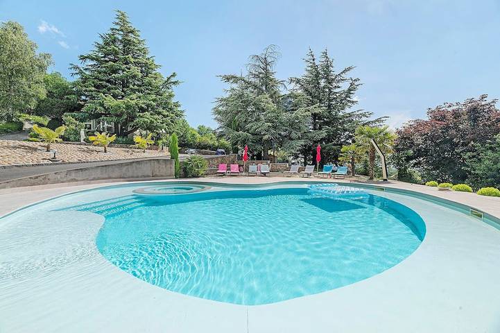 Gîte pour 4 personnes, avec jardin et piscine, animaux acceptés à Saint-Victor (Ardèche)