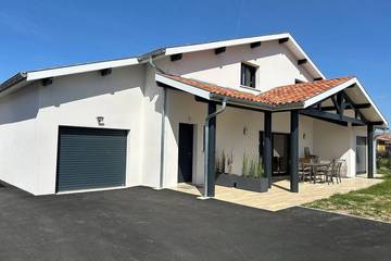 Gîte pour 6 personnes, avec jardin à Tosse