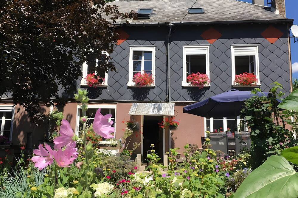 Gastenkamer 'La Fosse Bleue, Renard' met gedeeld terras en wifi in Signy-l'Abbaye, Ardennen