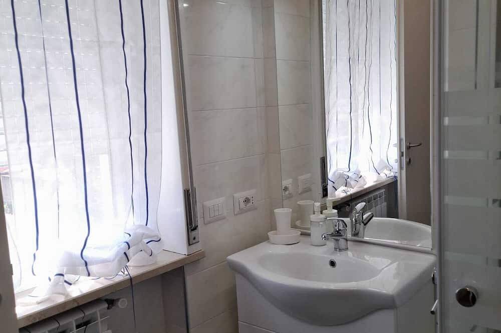 Ganze Wohnung, Apartment 5 minutes from Milan Malpensa airport in Cardano al Campo, Varese Provinz