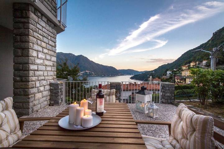 Ferienwohnung für 7 Personen, mit Terrasse und Ausblick sowie Seeblick, mit Haustier