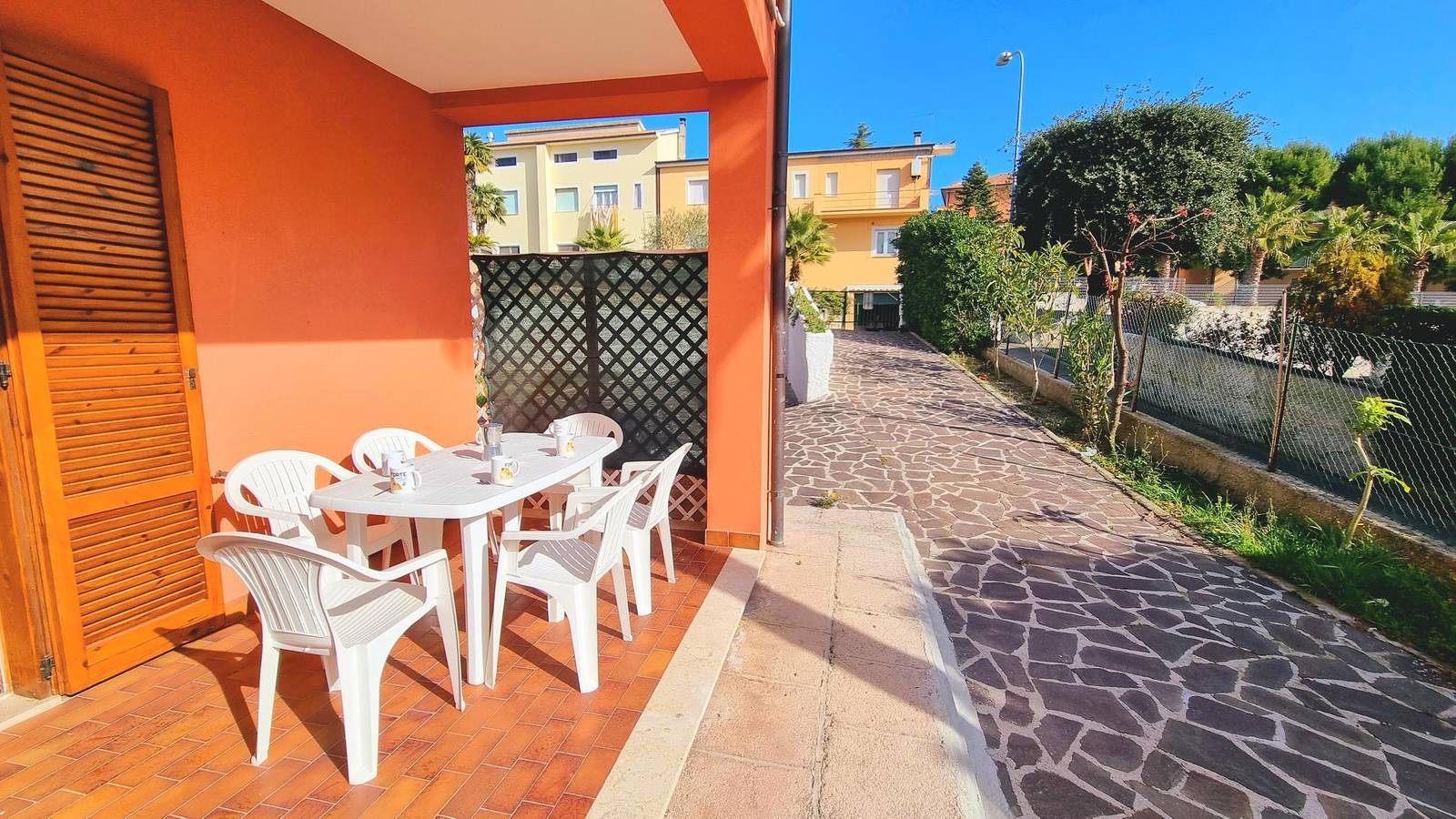 Ganze Wohnung, Ferienwohnung für 6 Personen mit Terrasse in Sirolo, Riviera del Conero